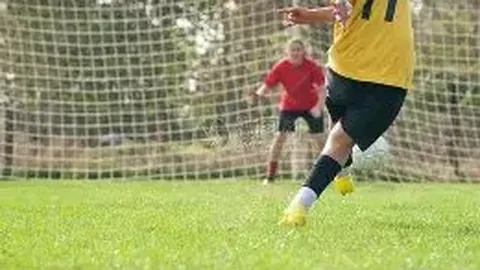 《激战英超第13轮！齐尔克泽神射连场，小角度吊射成焦点，谁能脱颖而出夺最佳？》